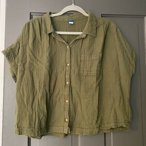 Old Navy Olive Green Cropped Button Down Size L